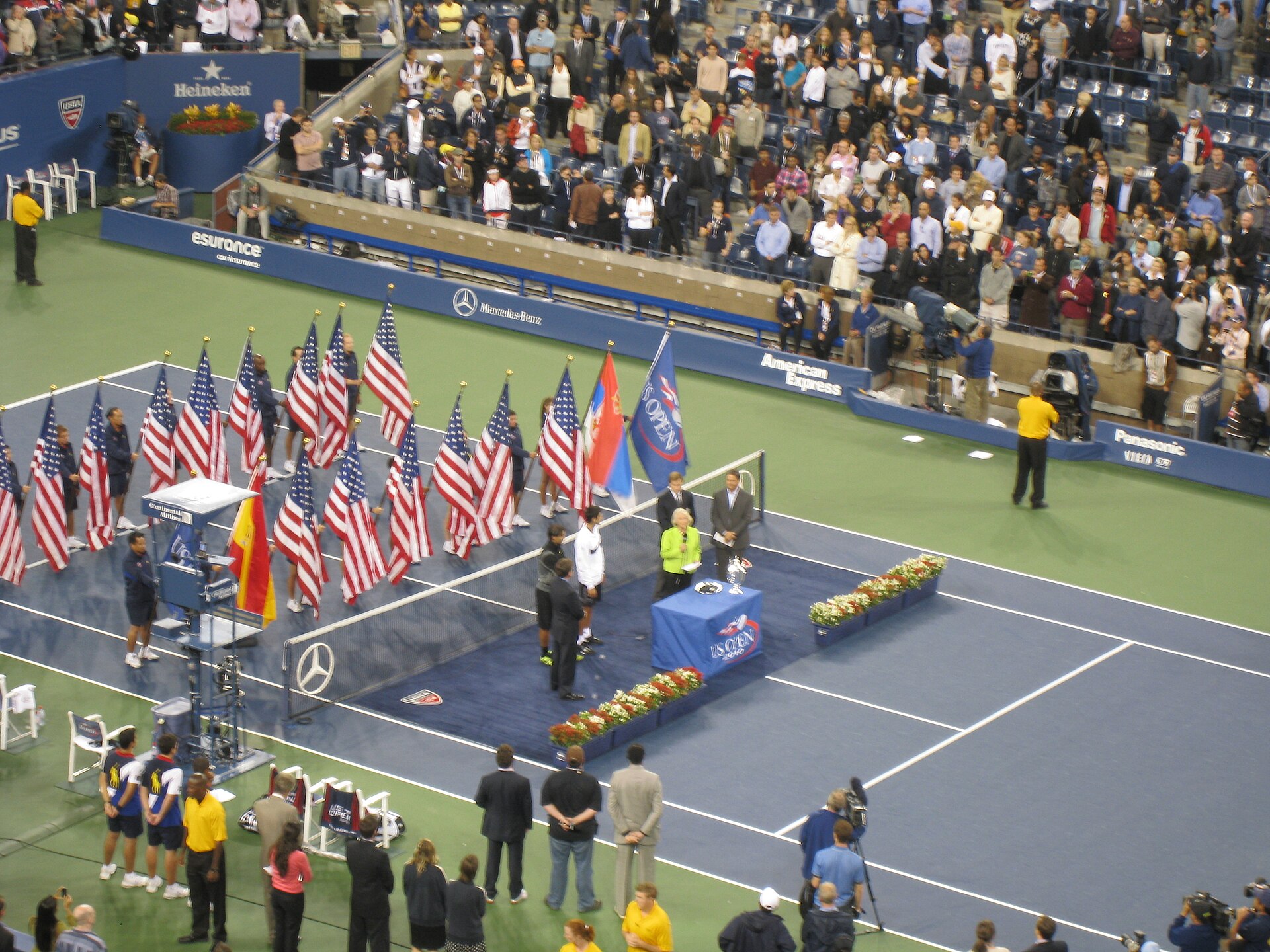 Alexander Zverev lifts the US Open men's singles trophy after defeating Ben Shelton in the final at Arthur Ashe Stadium.